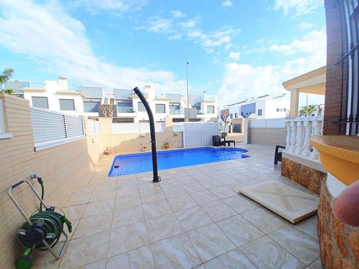 Image No.8-3 Bed Villa / Detached for sale