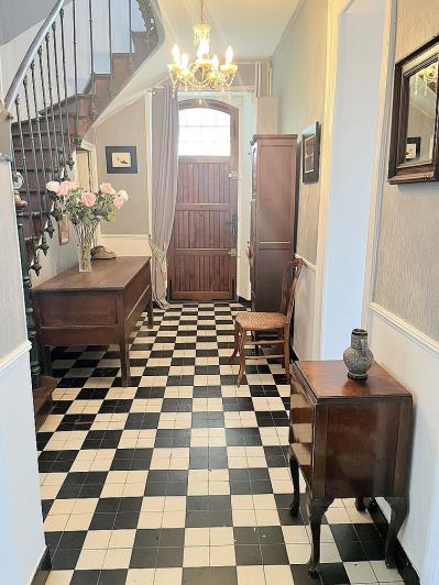 Image No.2-9 Bed Villa / Detached for sale