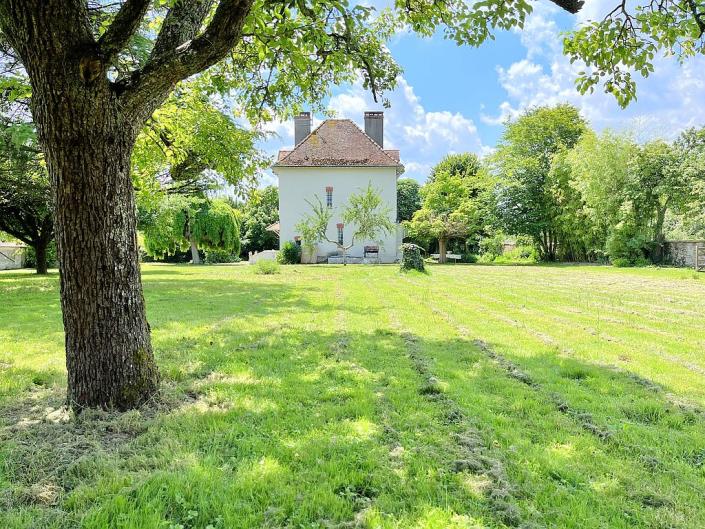 Image No.17-9 Bed Villa / Detached for sale