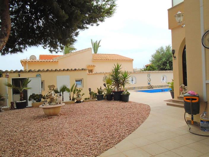 Image No.1-5 Bed Villa / Detached for sale