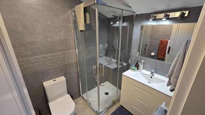 Image No.11-3 Bed House for sale