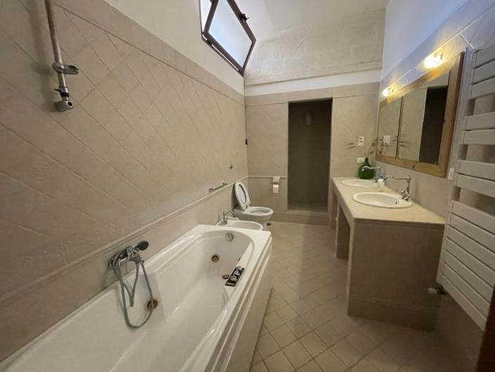 Image No.12-8 Bed Villa for sale