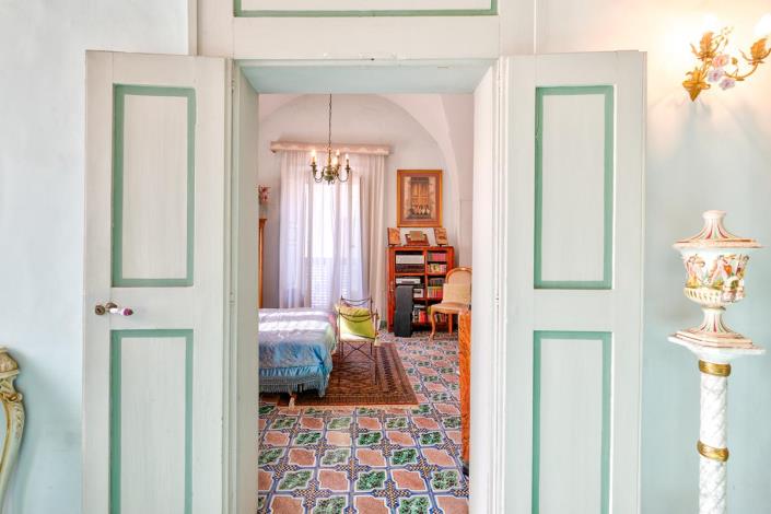 Image No.37-4 Bed House for sale