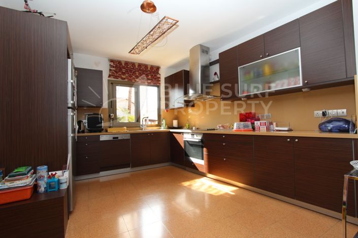 Image No.9-2 Bed Villa for sale