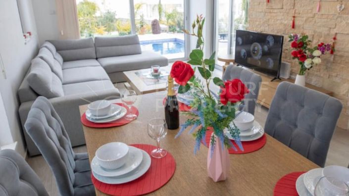 Image No.8-3 Bed Villa for sale