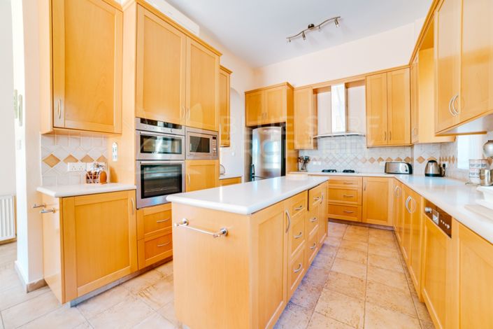 Image No.21-7 Bed Villa for sale