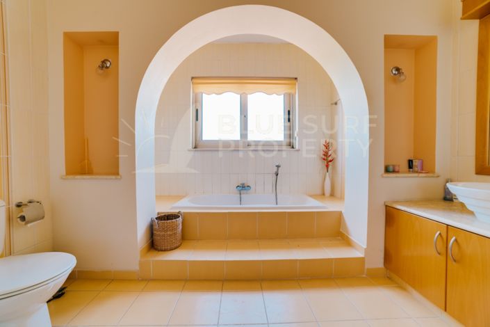 Image No.36-7 Bed Villa for sale