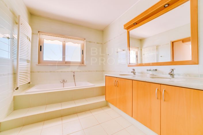 Image No.42-7 Bed Villa for sale