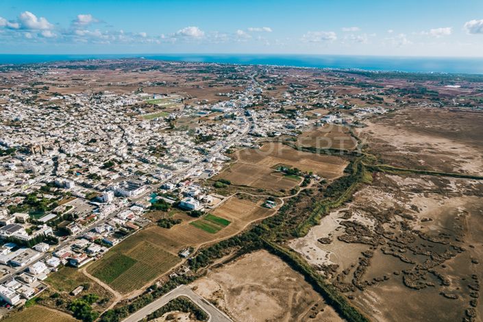 Image No.24-2 Bed Townhouse for sale