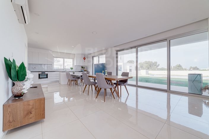 Image No.3-4 Bed Villa for sale