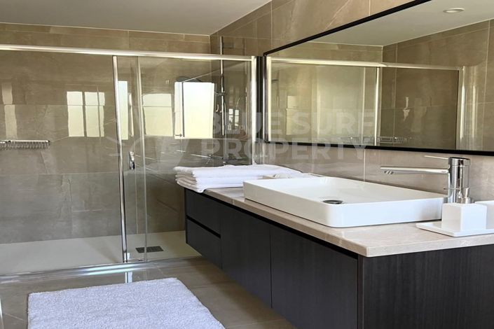 Image No.20-3 Bed Villa for sale