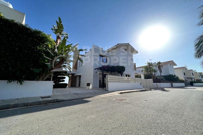 Image No.40-3 Bed Villa for sale