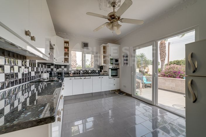 Image No.10-3 Bed Villa for sale