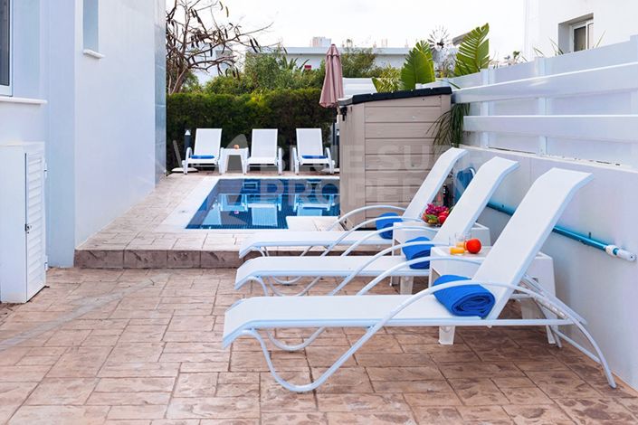 Image No.17-3 Bed Villa for sale