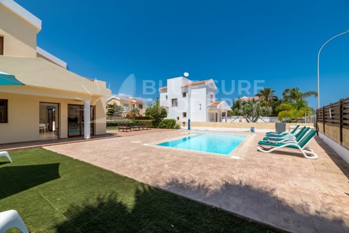 Image No.12-3 Bed Villa for sale