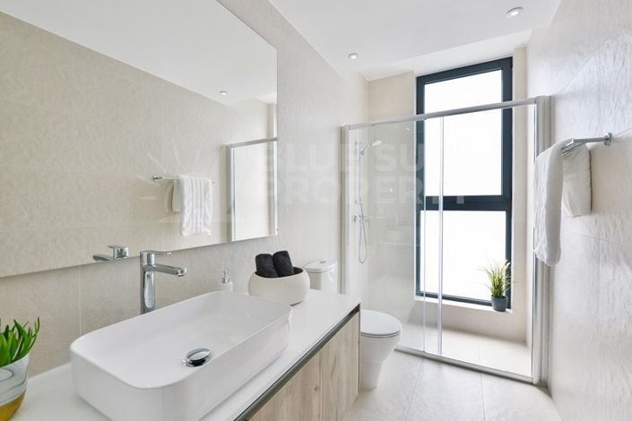 Image No.10-3 Bed Villa for sale