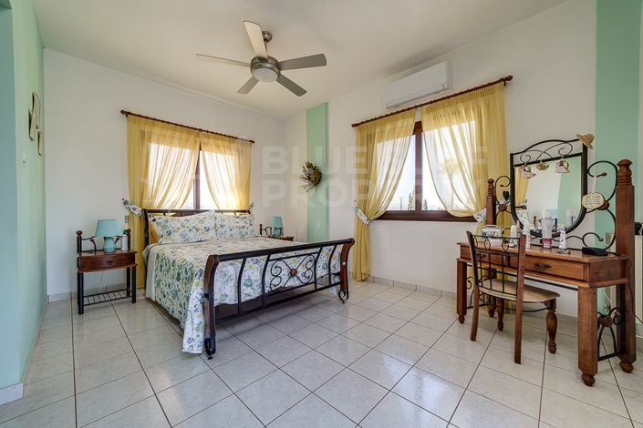 Image No.12-3 Bed Villa for sale