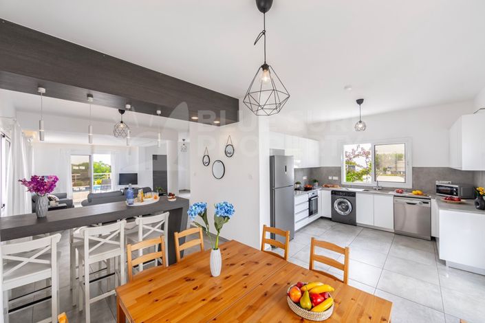 Image No.6-3 Bed Villa for sale