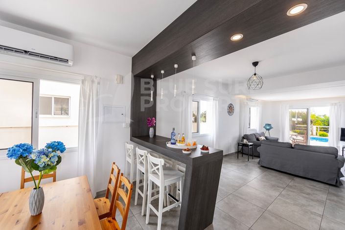 Image No.7-3 Bed Villa for sale