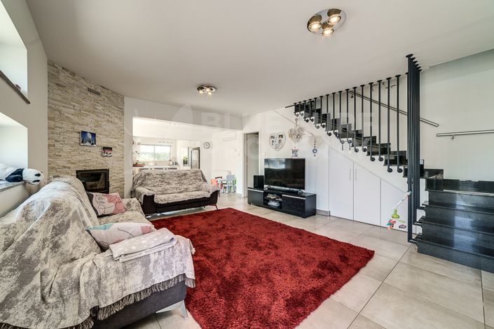 Image No.2-3 Bed Villa for sale