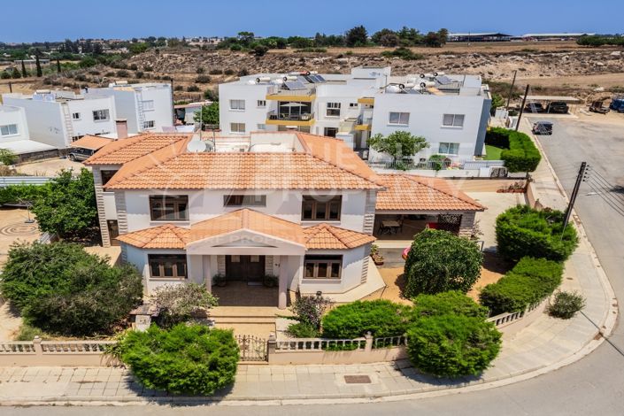 Image No.2-4 Bed Villa for sale