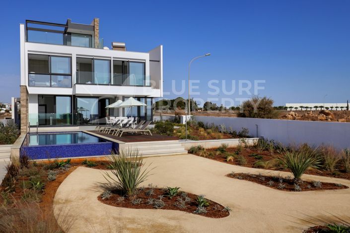 Image No.1-5 Bed Villa for sale