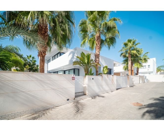 Image No.27-3 Bed Villa for sale