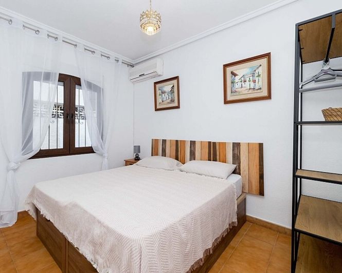 Image No.16-3 Bed Townhouse for sale