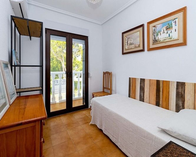 Image No.19-3 Bed Townhouse for sale