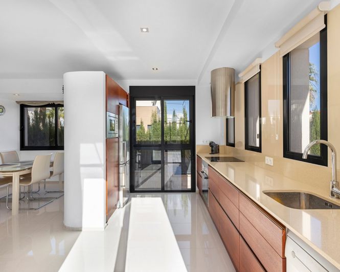 Image No.14-5 Bed Villa for sale