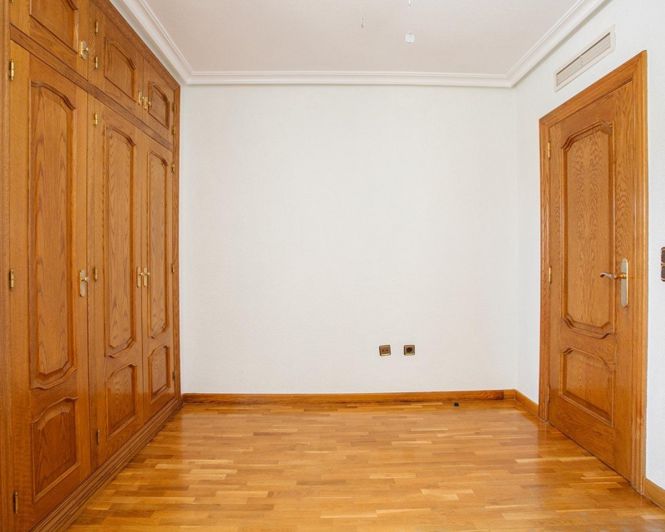 Image No.33-5 Bed Villa for sale