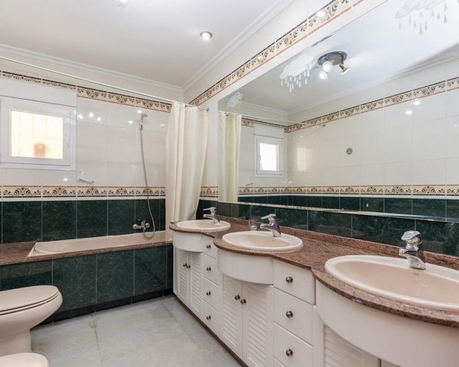 Image No.34-5 Bed Villa for sale