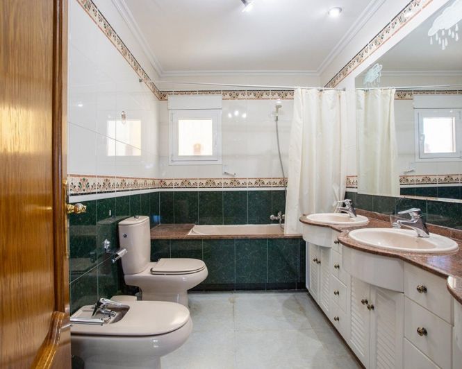 Image No.35-5 Bed Villa for sale