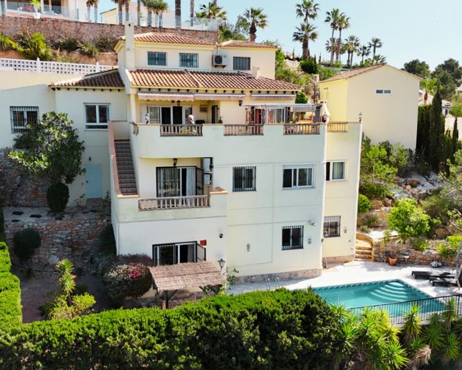 Image No.2-4 Bed Villa for sale