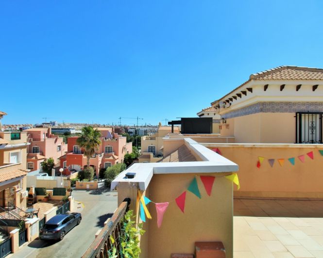 Image No.28-3 Bed Townhouse for sale