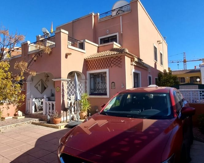 Image No.1-3 Bed Villa for sale