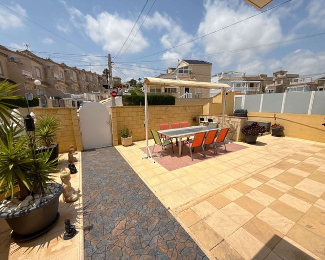Image No.1-4 Bed Apartment for sale