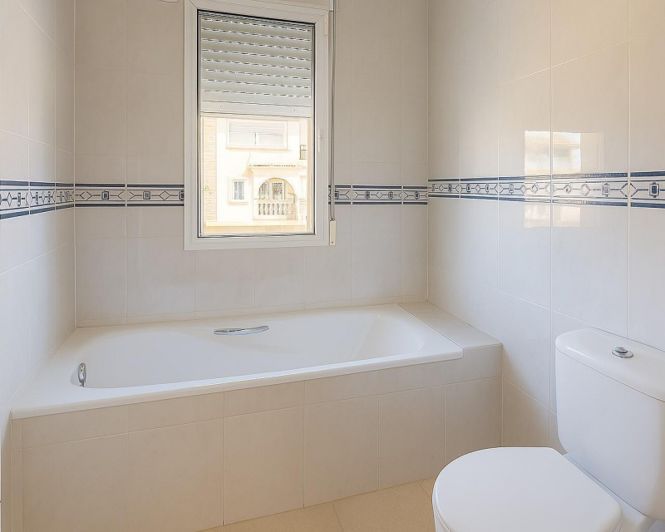 Image No.12-2 Bed Townhouse for sale