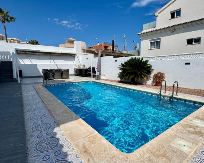 Image No.1-4 Bed Villa for sale