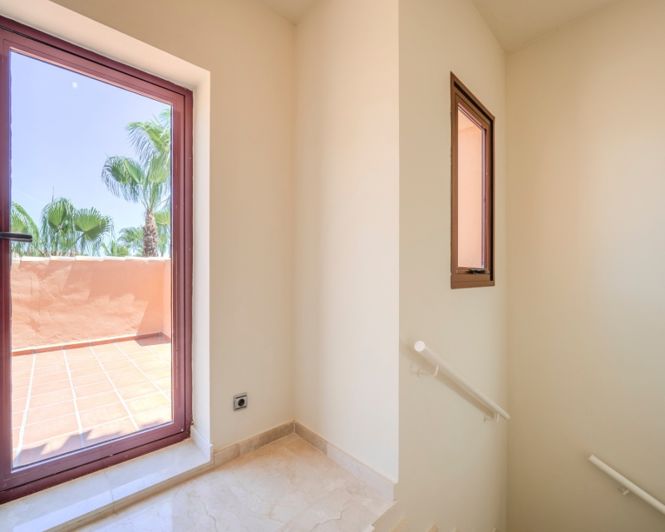 Image No.22-3 Bed Townhouse for sale