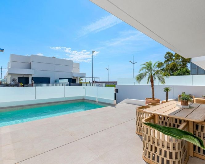 Image No.19-3 Bed Townhouse for sale