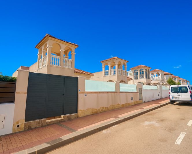 Image No.1-3 Bed Villa for sale