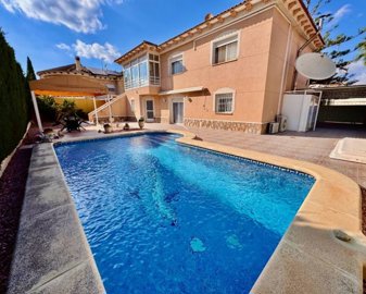 5 Bed Villa for sale