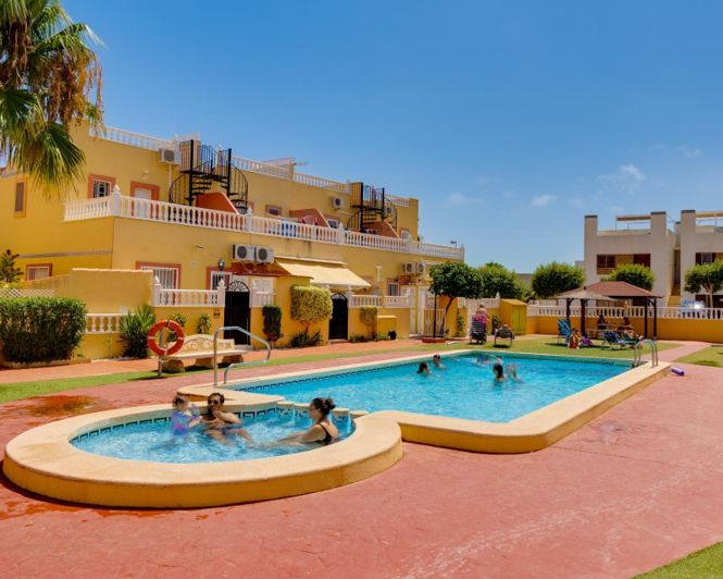 Image No.35-3 Bed Townhouse for sale