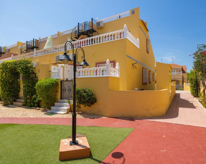 Image No.36-3 Bed Townhouse for sale