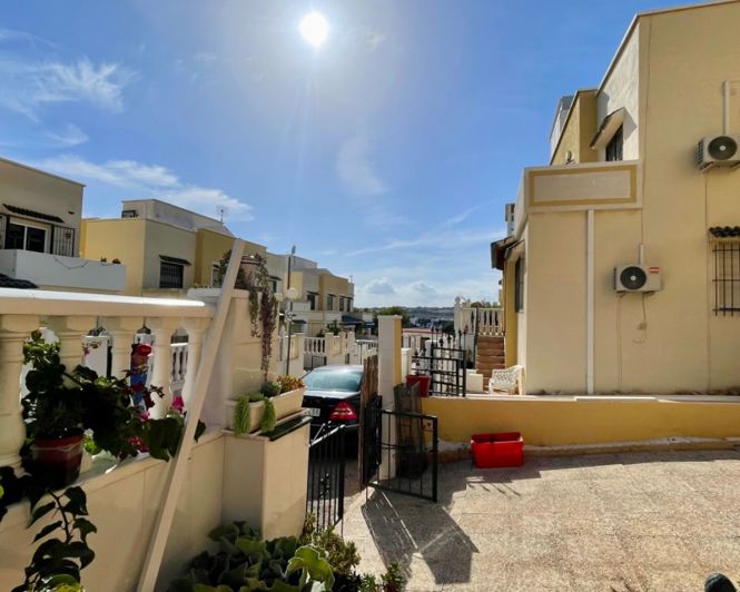 Image No.18-3 Bed Townhouse for sale