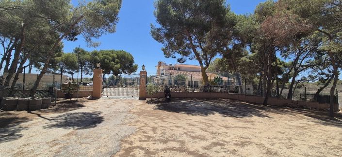 Image No.18-8 Bed Villa for sale