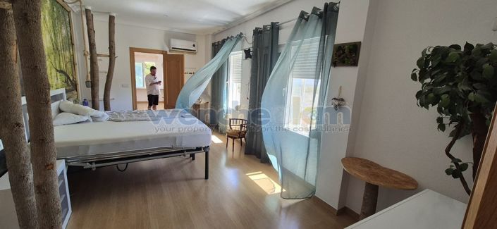 Image No.57-8 Bed Villa for sale