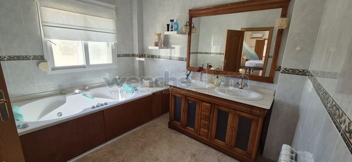 Image No.72-8 Bed Villa for sale