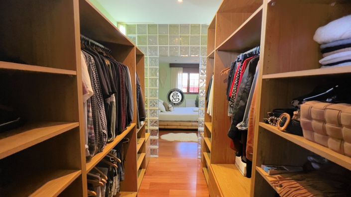 Image No.17-5 Bed Country House for sale